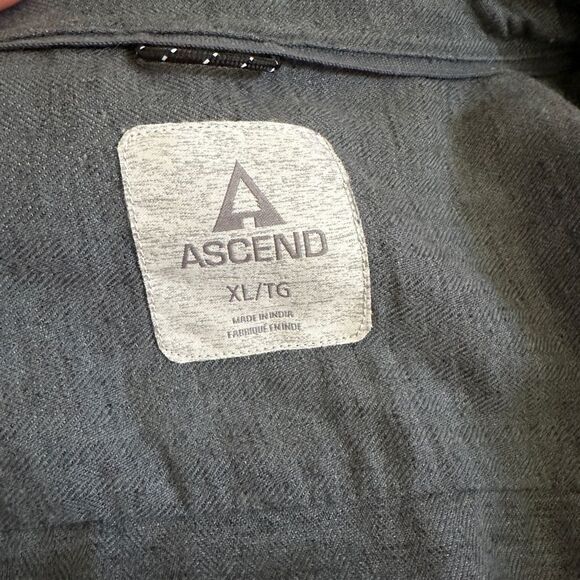 Men’s Ascend Dark Gray Herringbone Slub Button Up Shirt - Picture 5 of 7